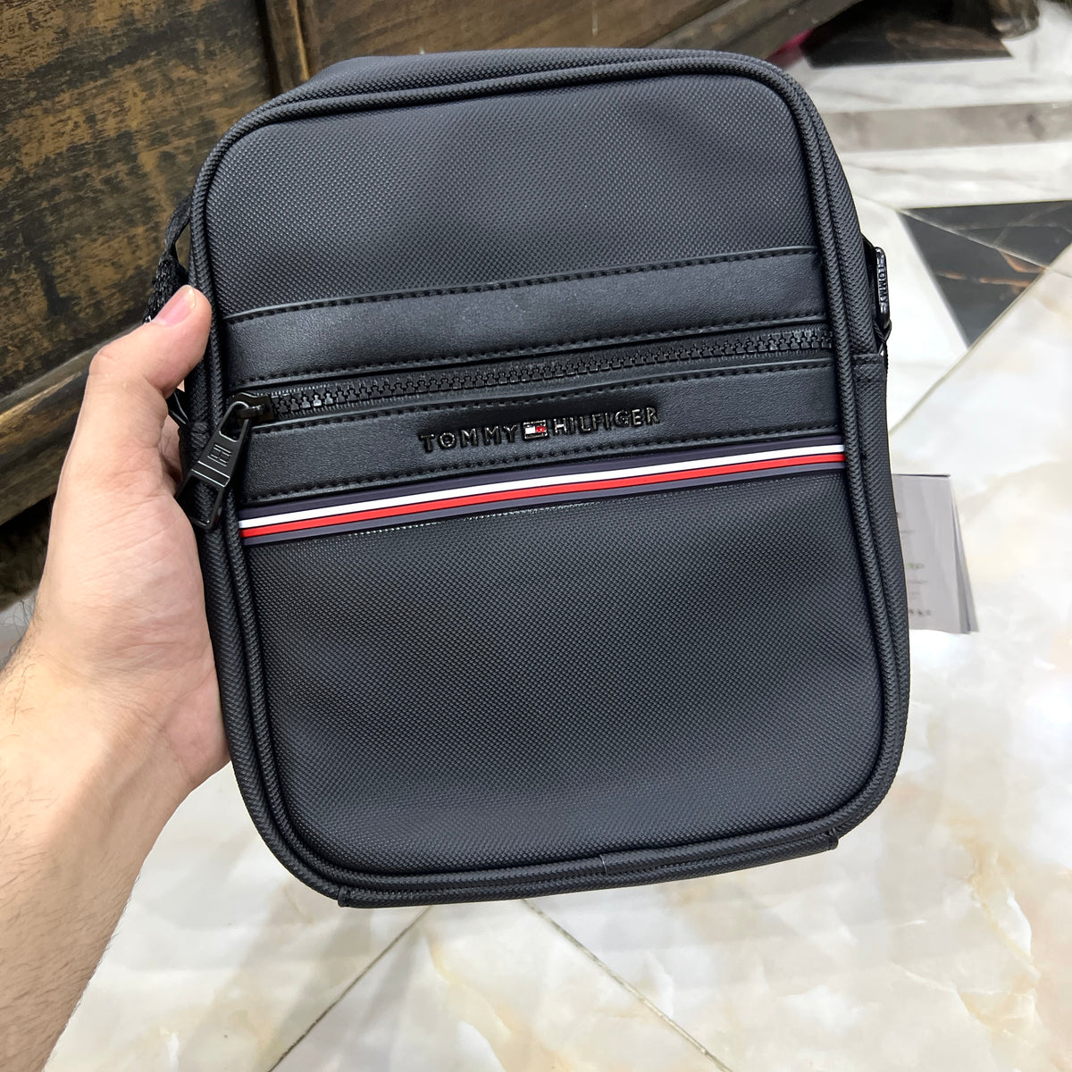 Tommy Classic Shoulder Bag