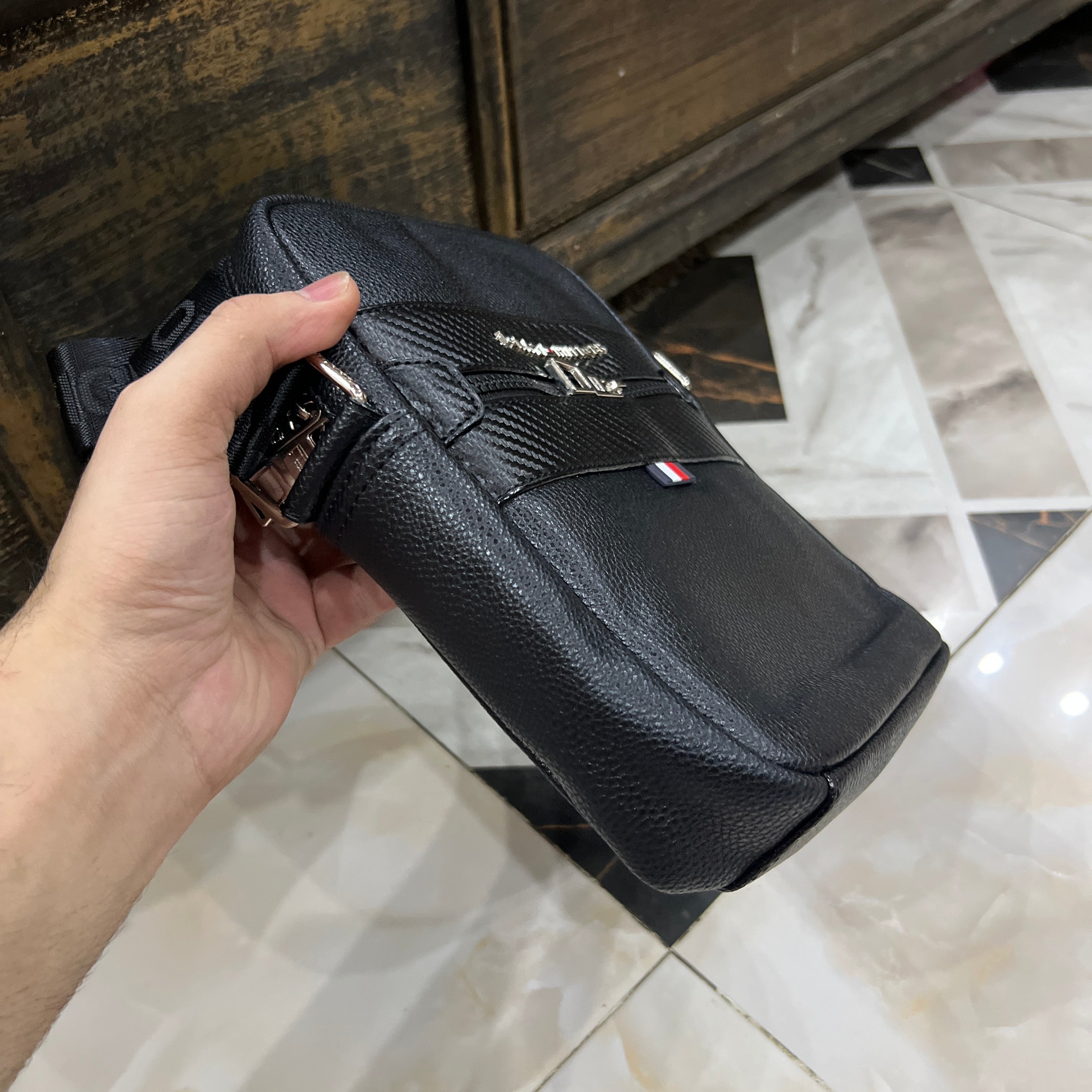 Tommy Classic Shoulder Bag