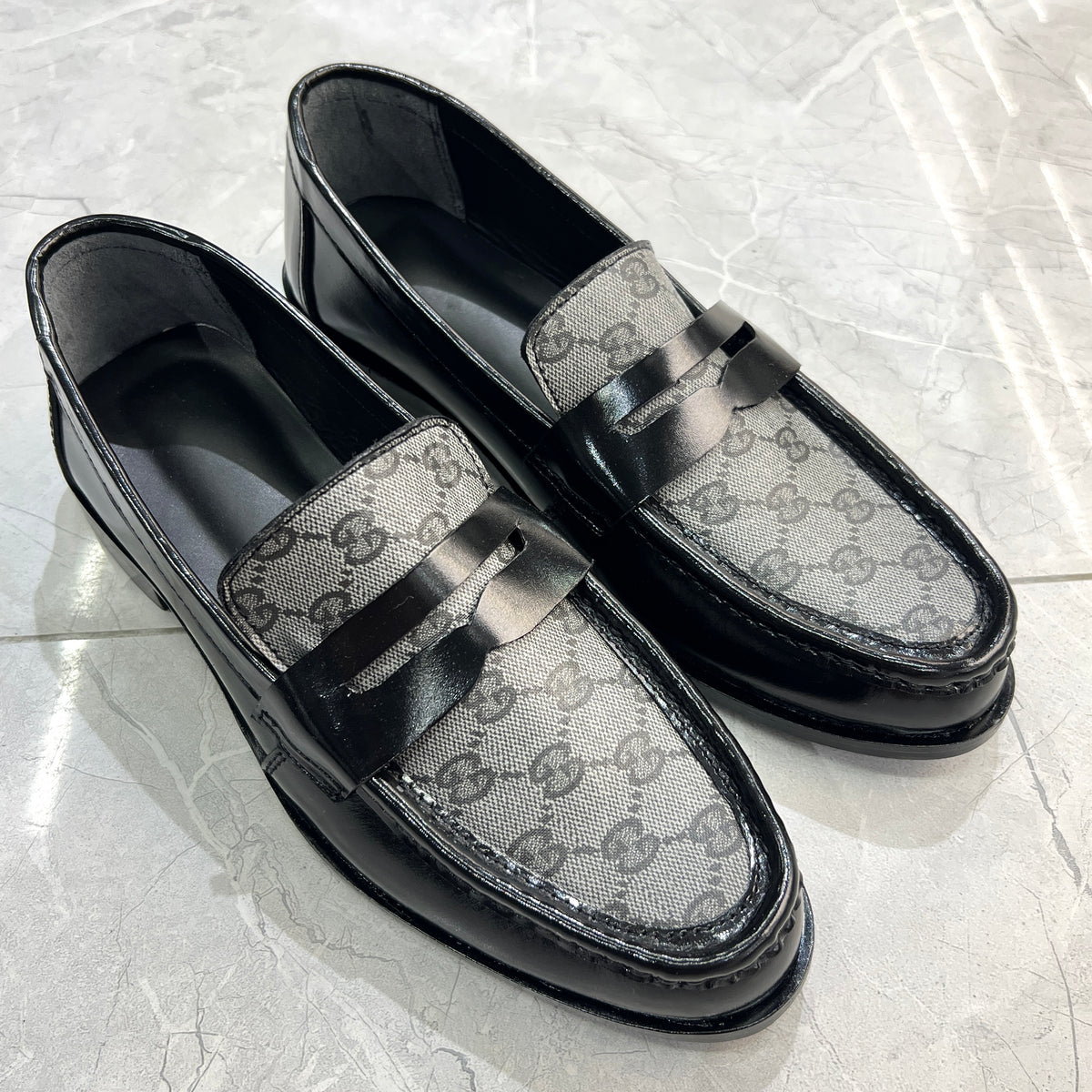 L-V LOAFERS with simple box