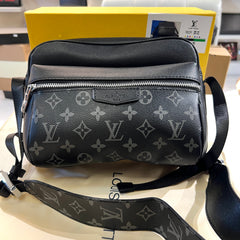 L-V Classic Shoulder Bag