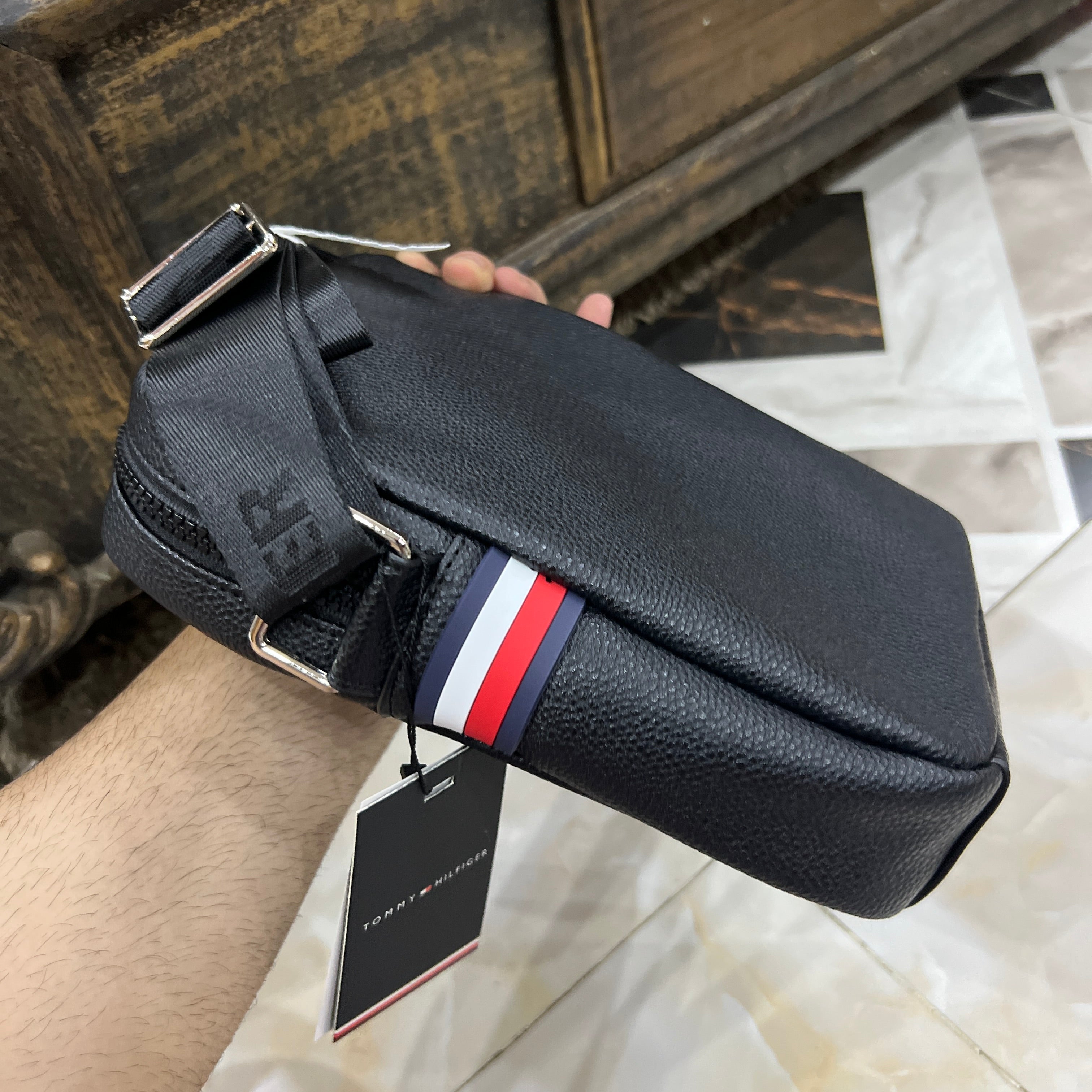 Tommy Classic Shoulder Bag