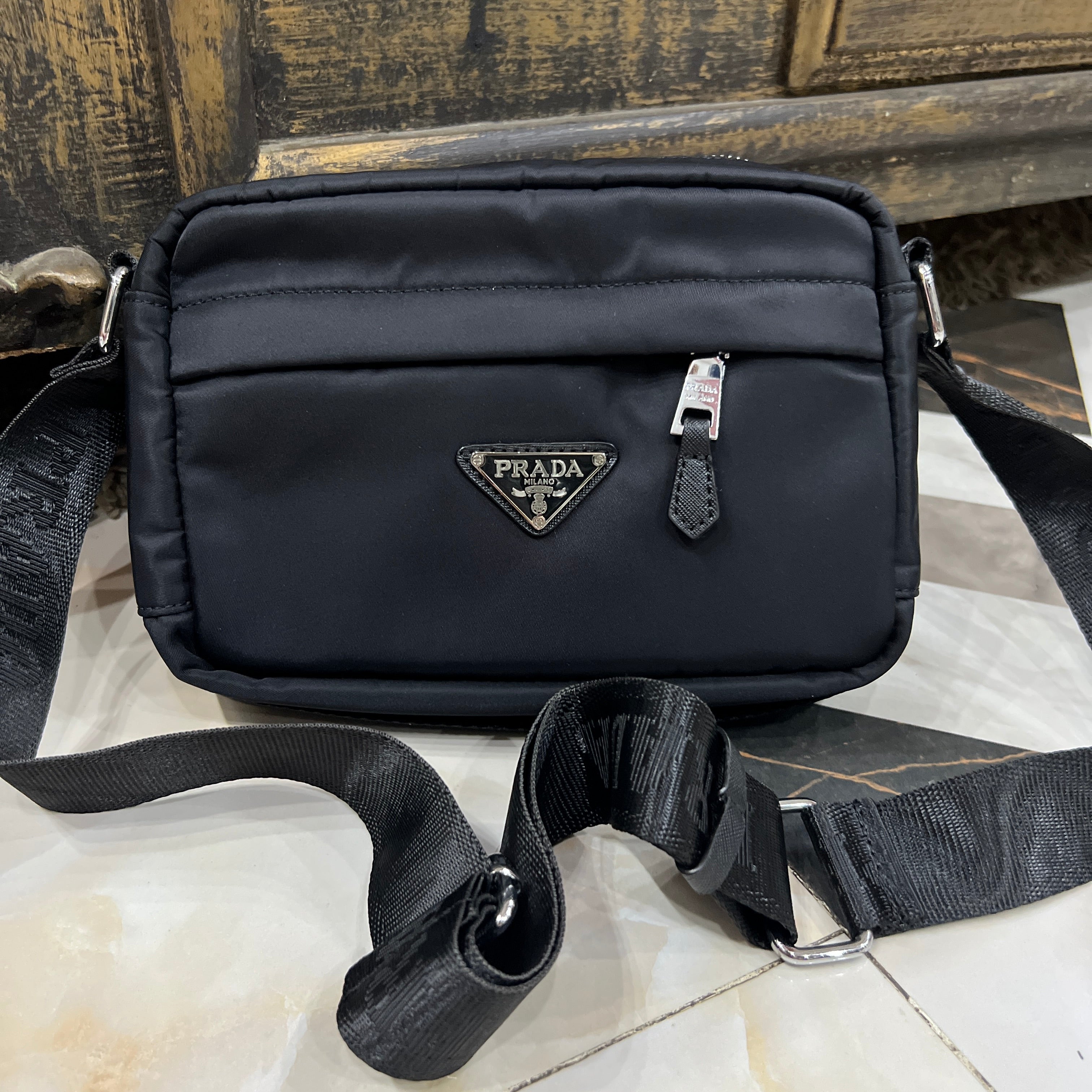 Tommy Classic Shoulder Bag