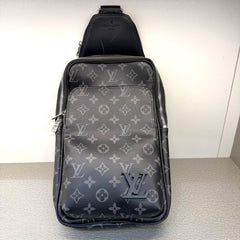 L-V Classic Shoulder Bag