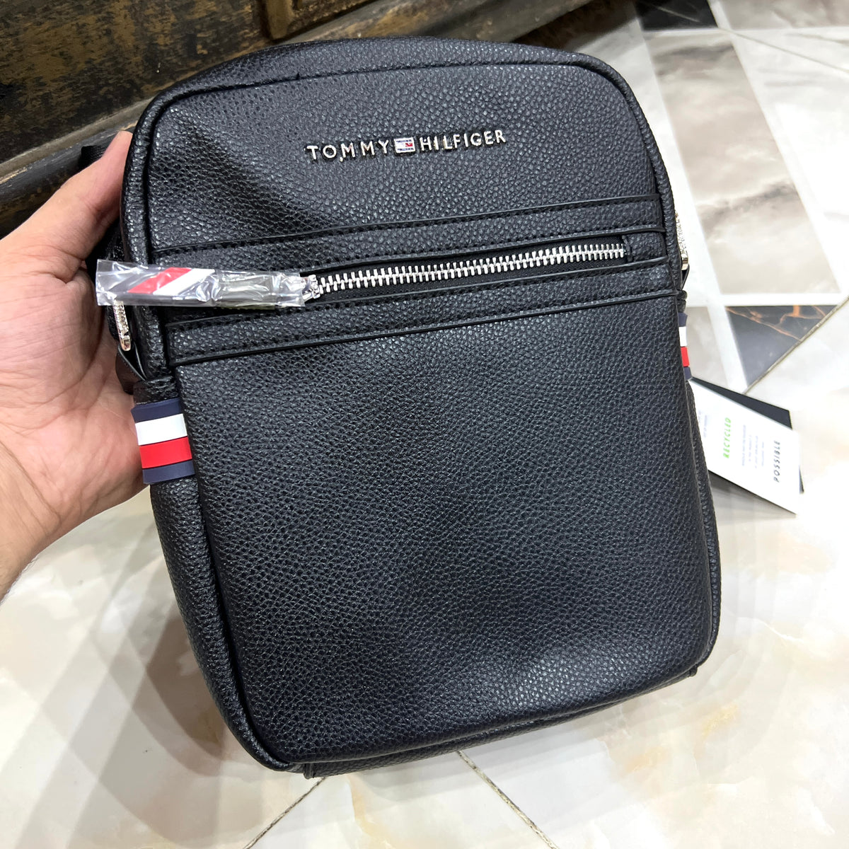 Tommy Classic Shoulder Bag