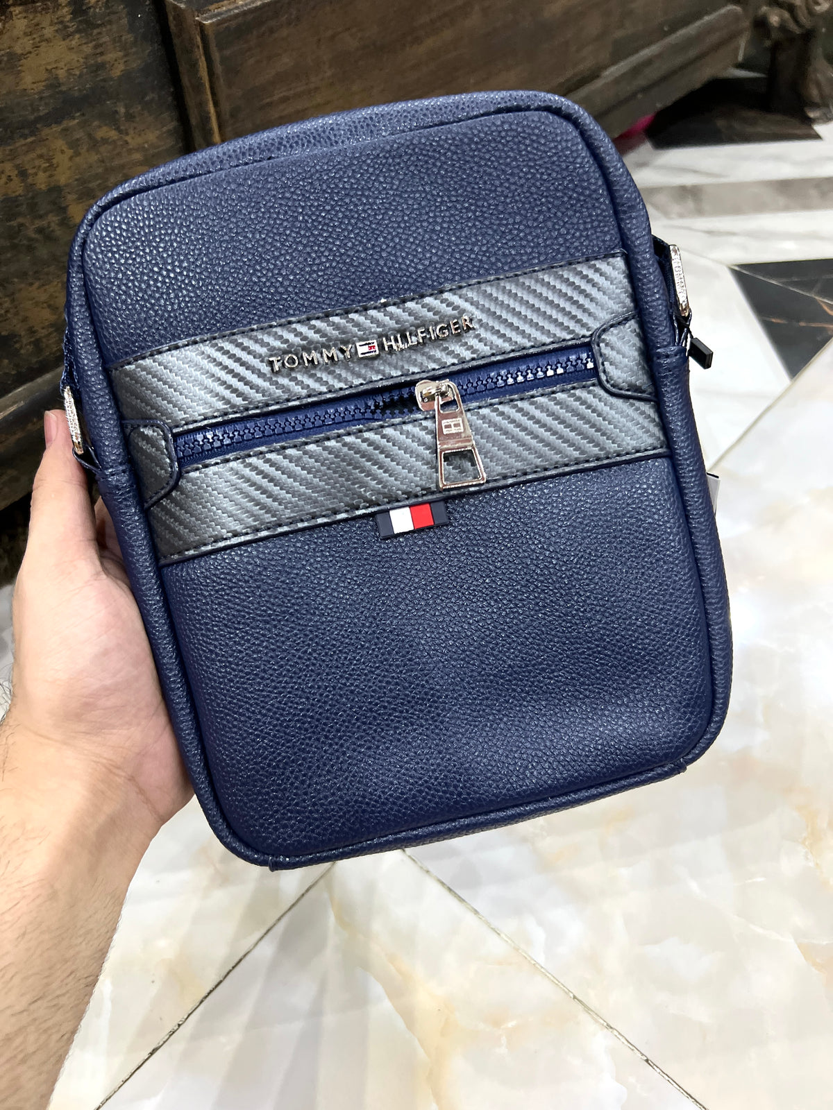 Tommy Classic Shoulder Bag