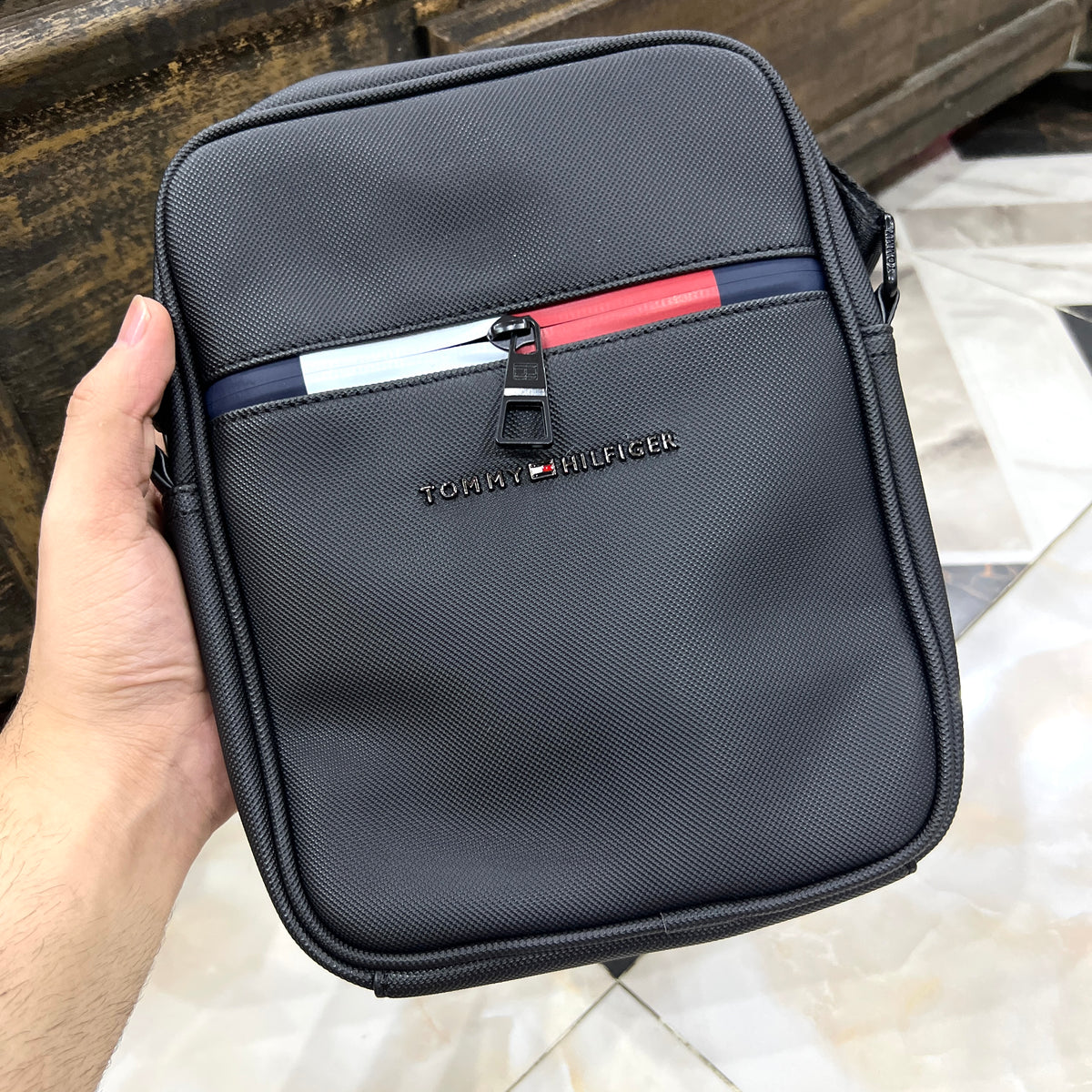Tommy Classic Shoulder Bag