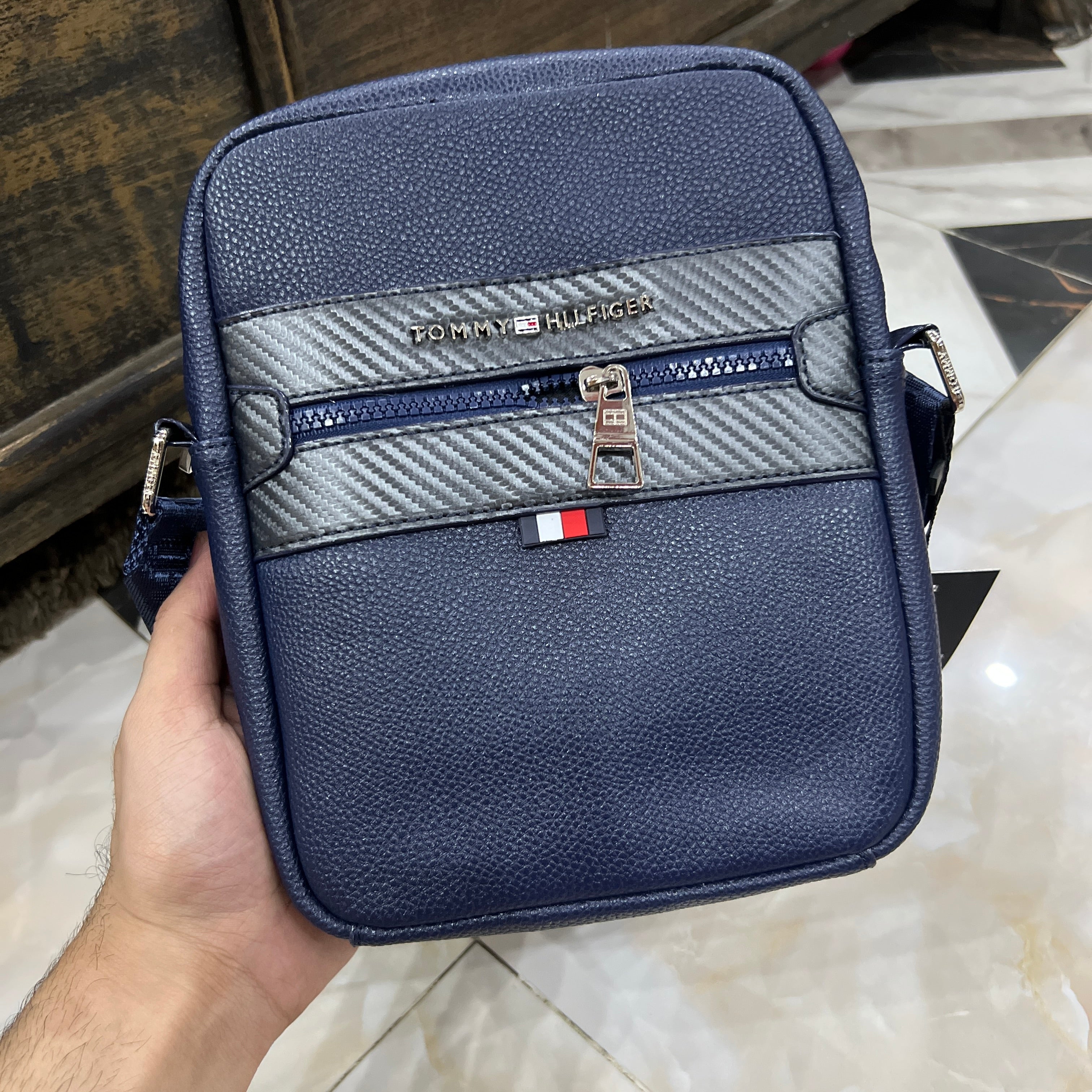 Tommy Classic Shoulder Bag