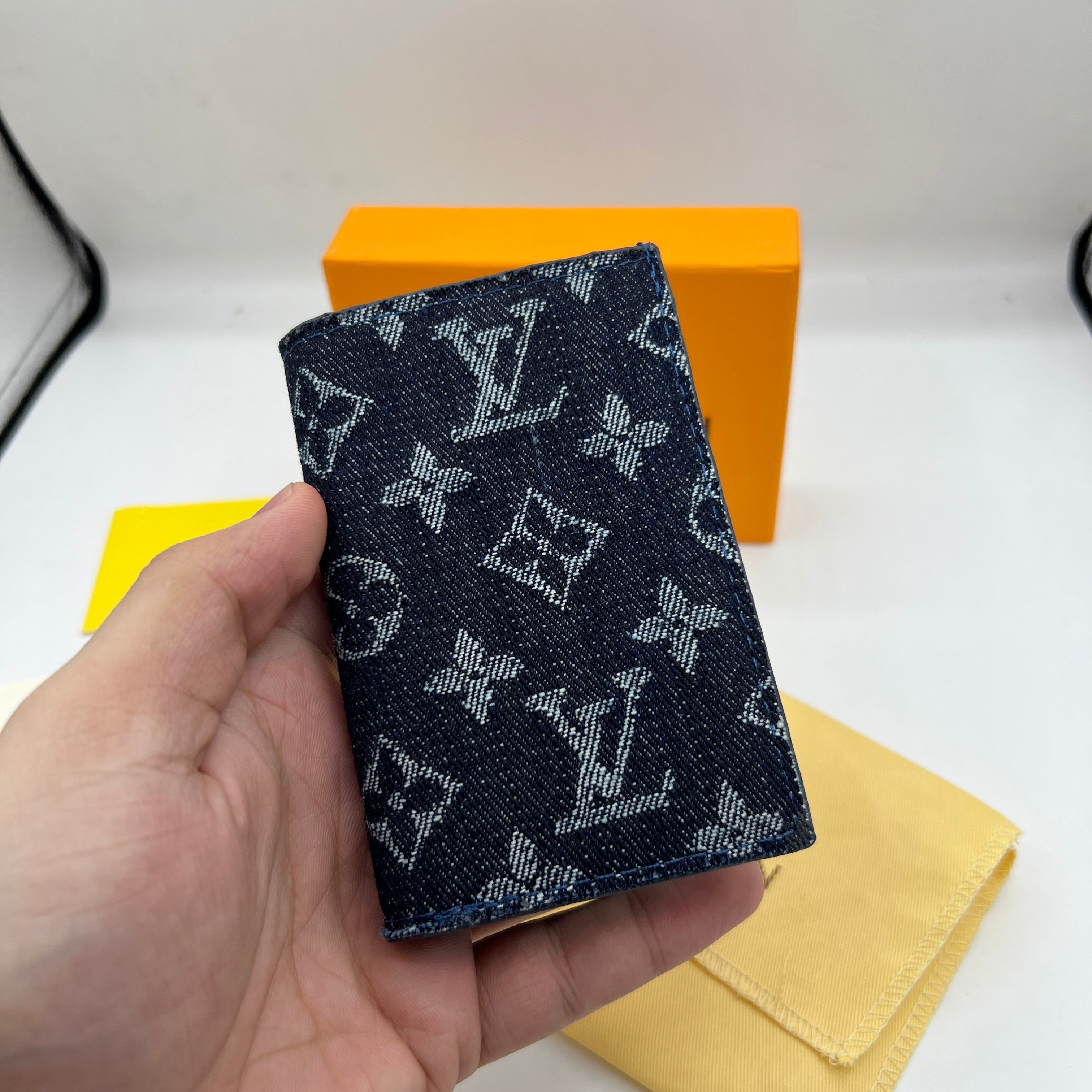 Premium Card holder CHP WAL