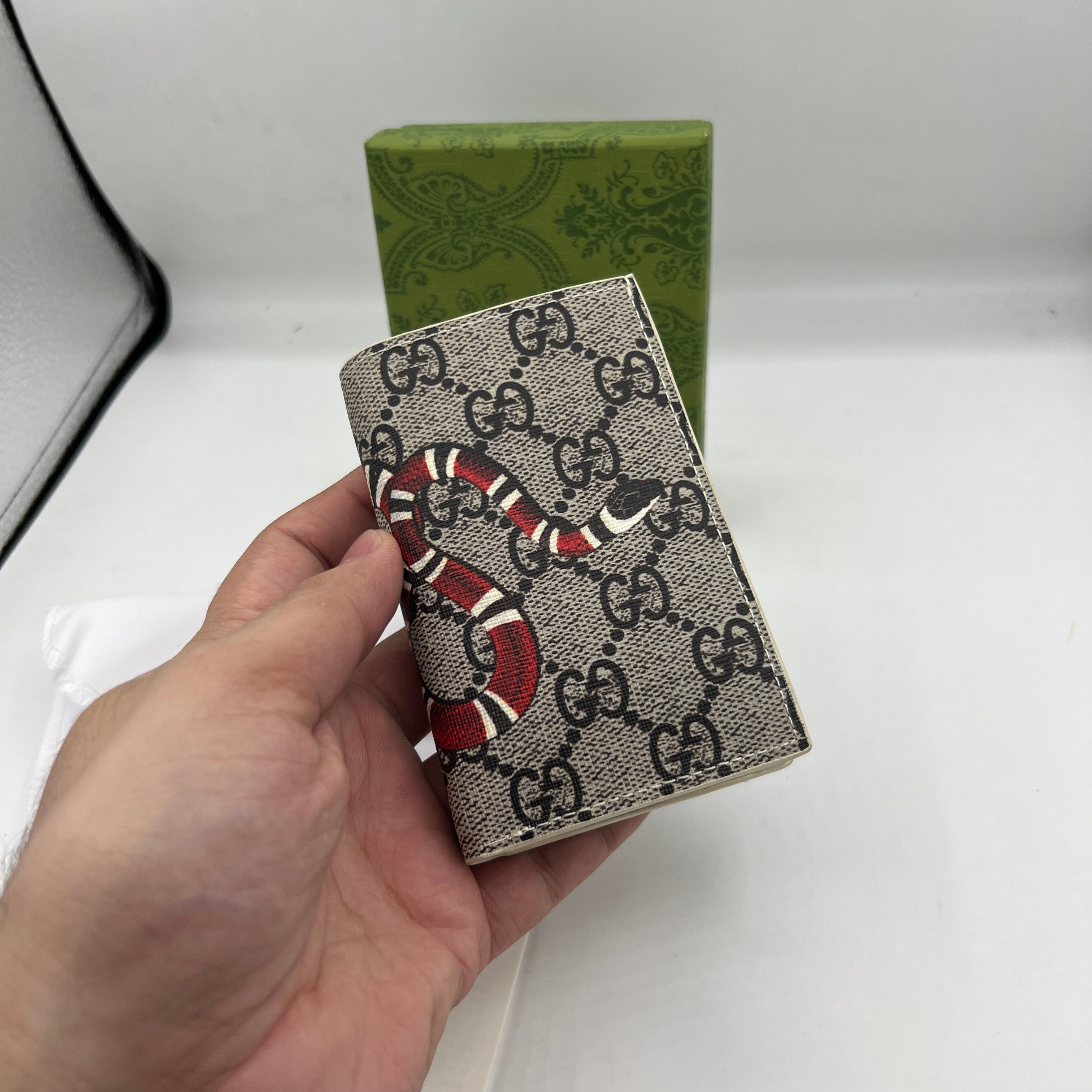 Premium Card holder CHP WAL