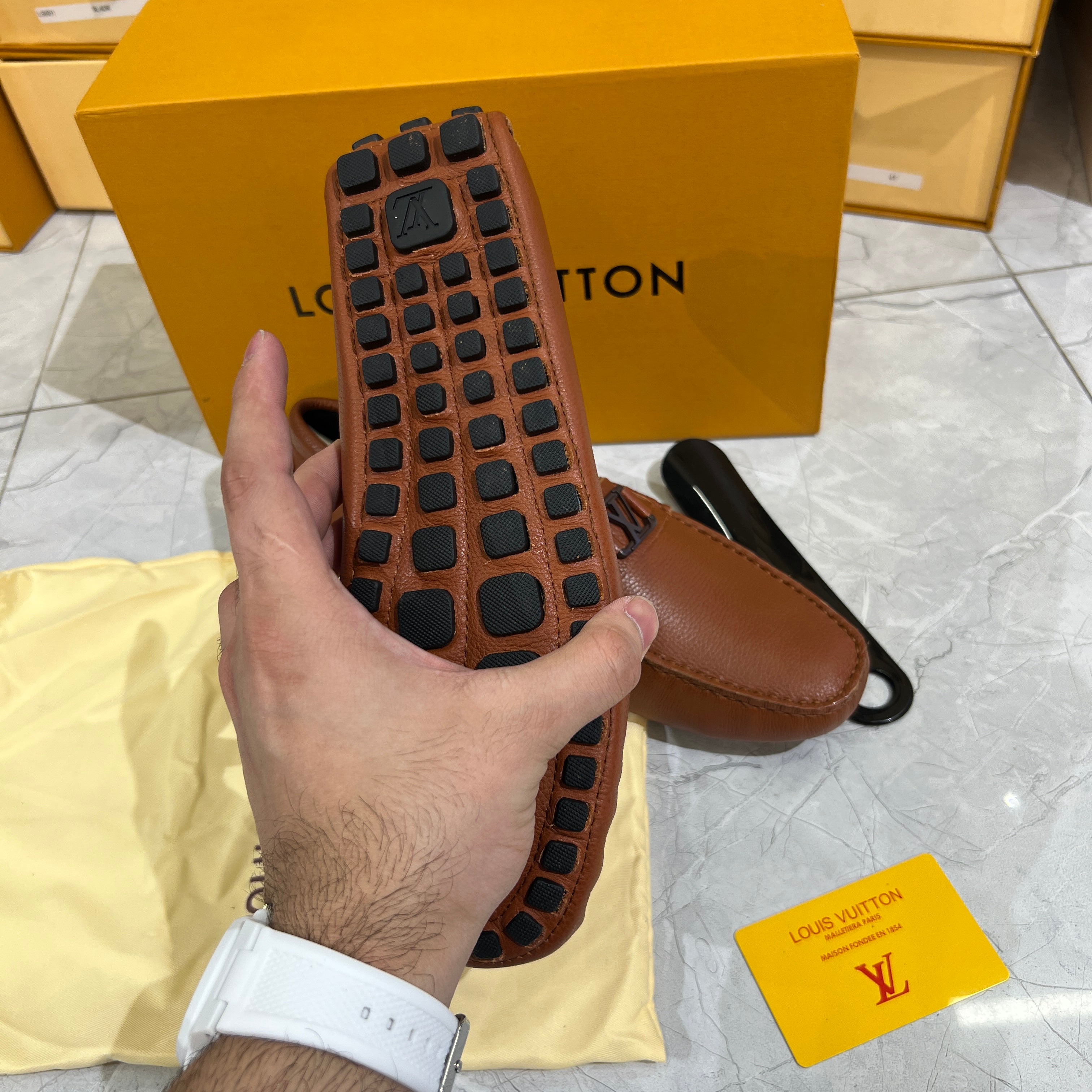 LV (B) LOAFERS