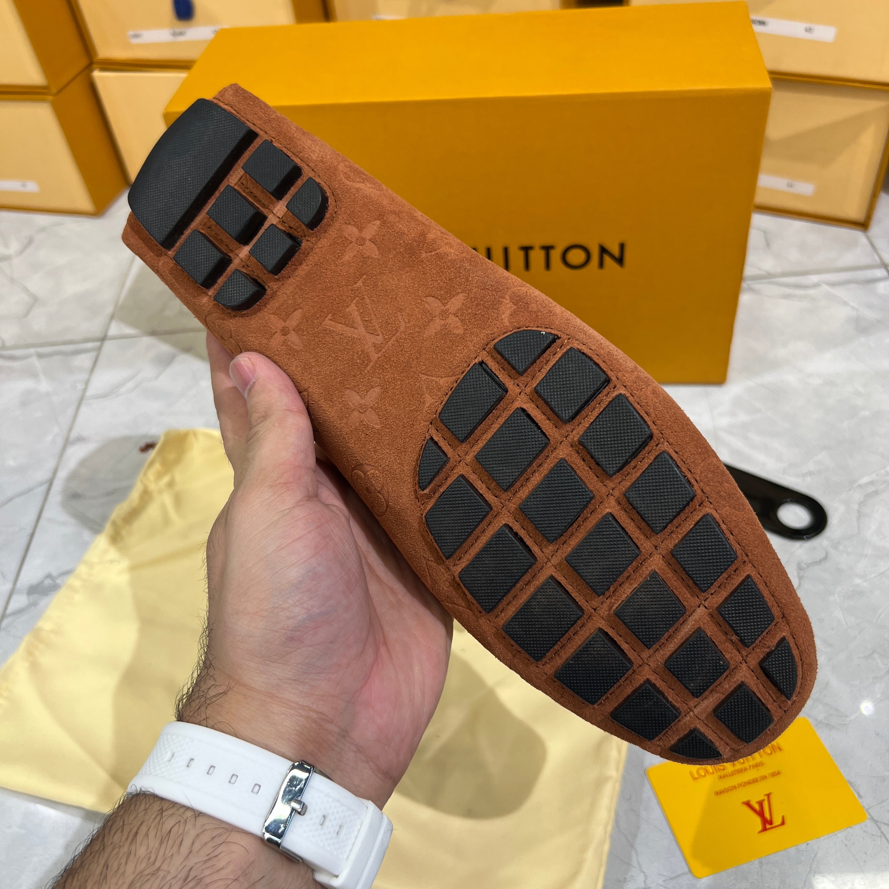 LV (B) LOAFERS