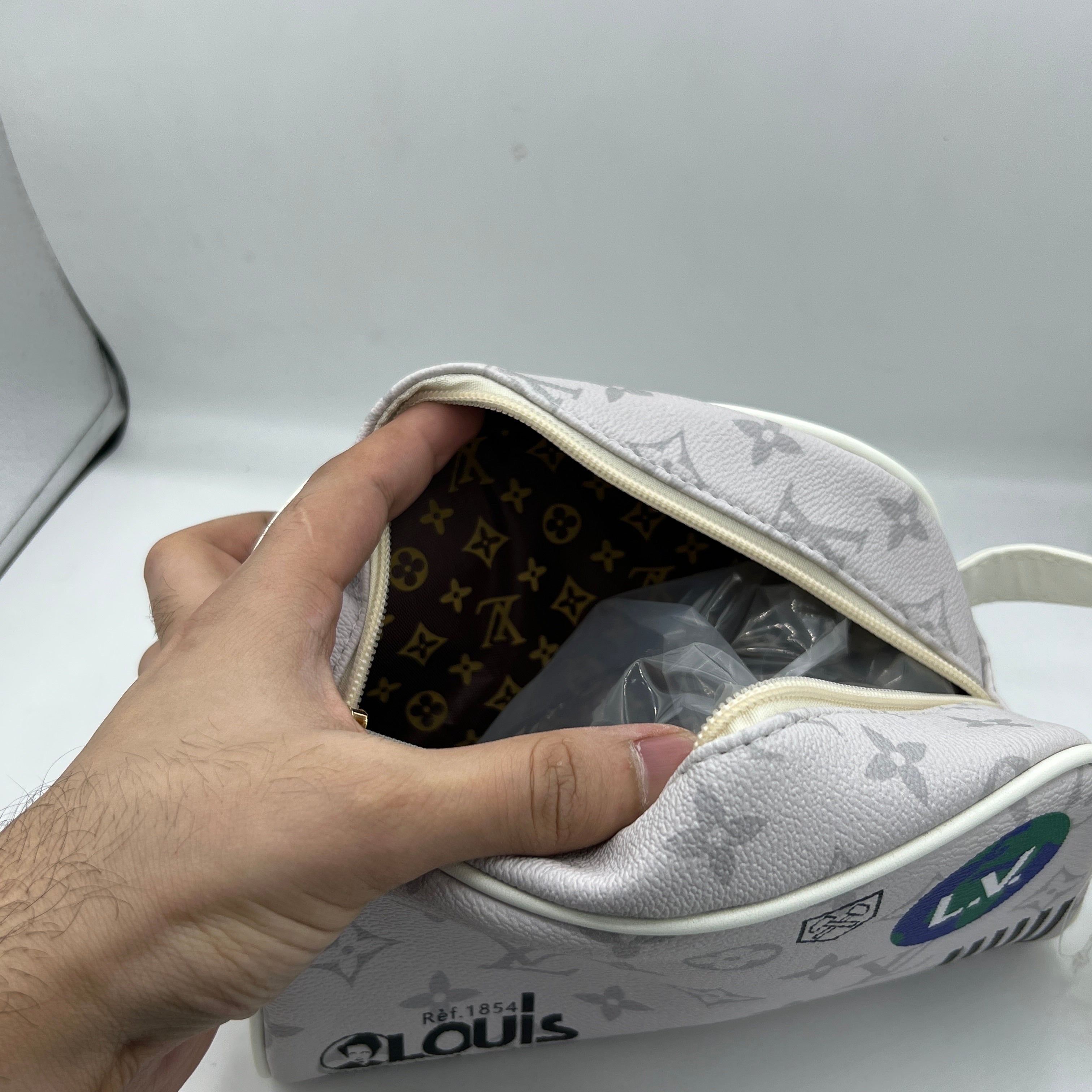 LV pouch premium Bag