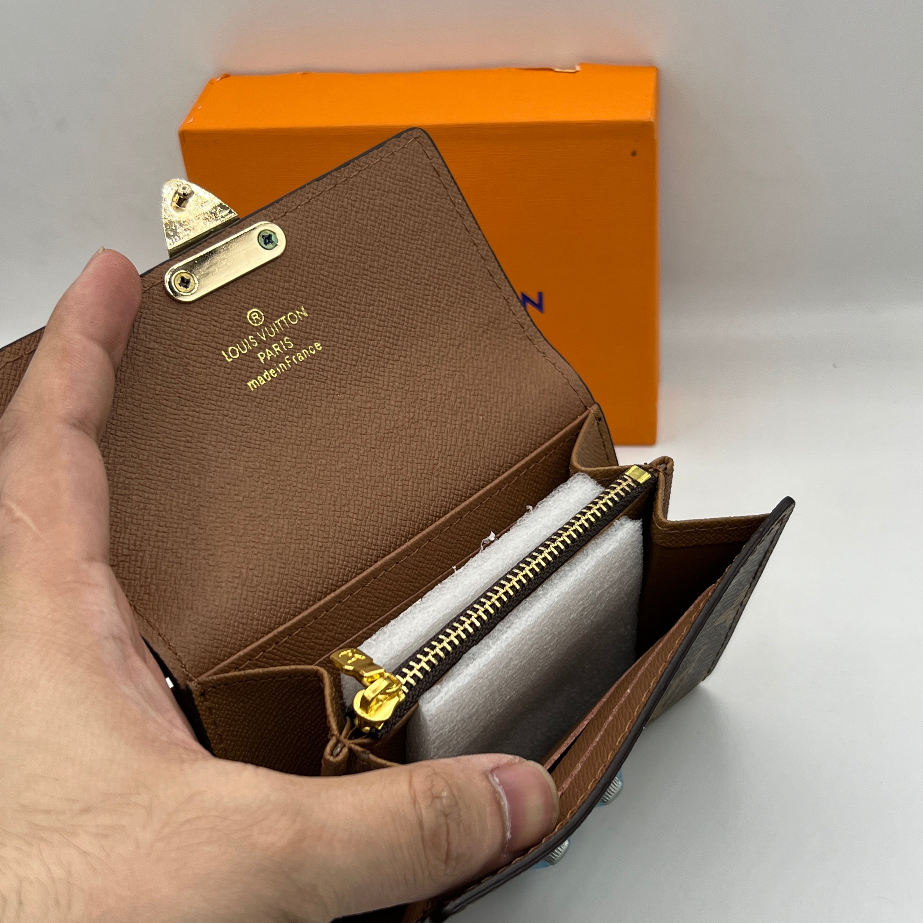 LV Classic Wallet WAL