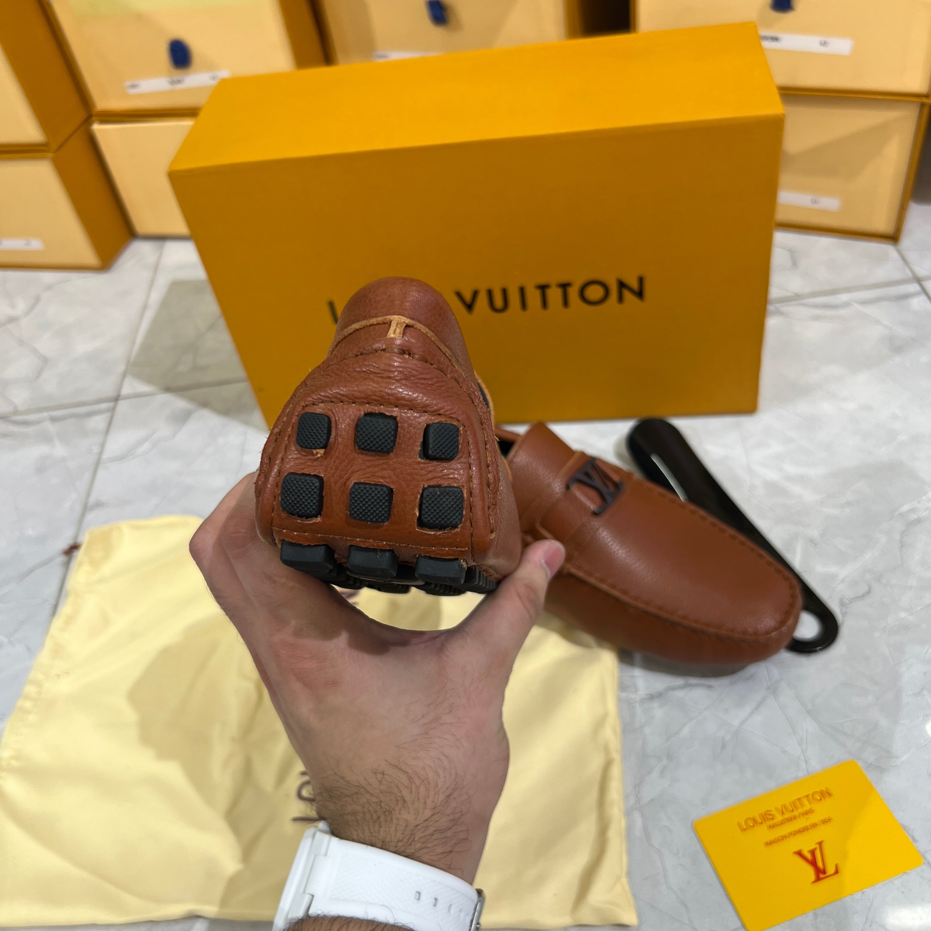 LV (B) LOAFERS