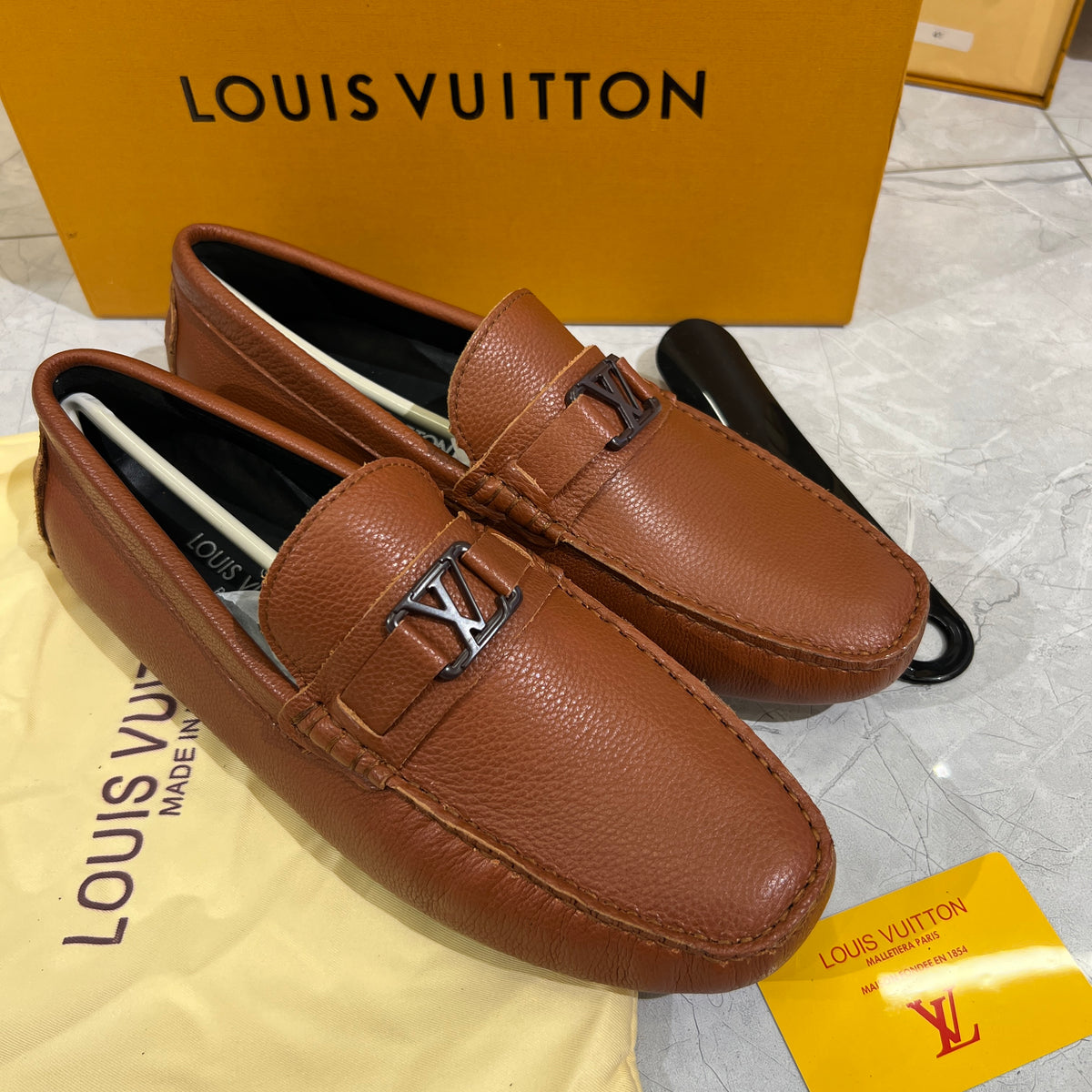 LV (B) LOAFERS