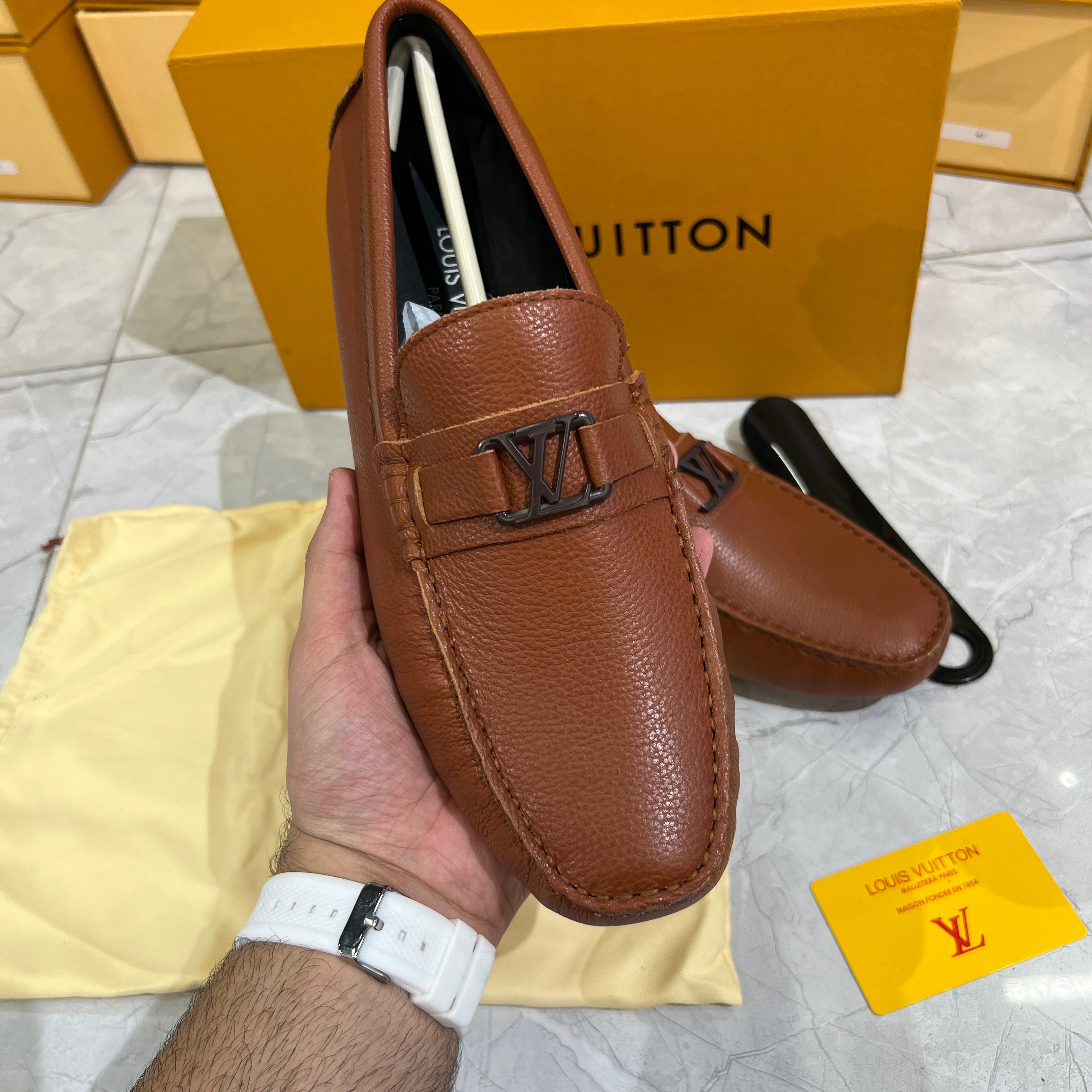 LV (B) LOAFERS