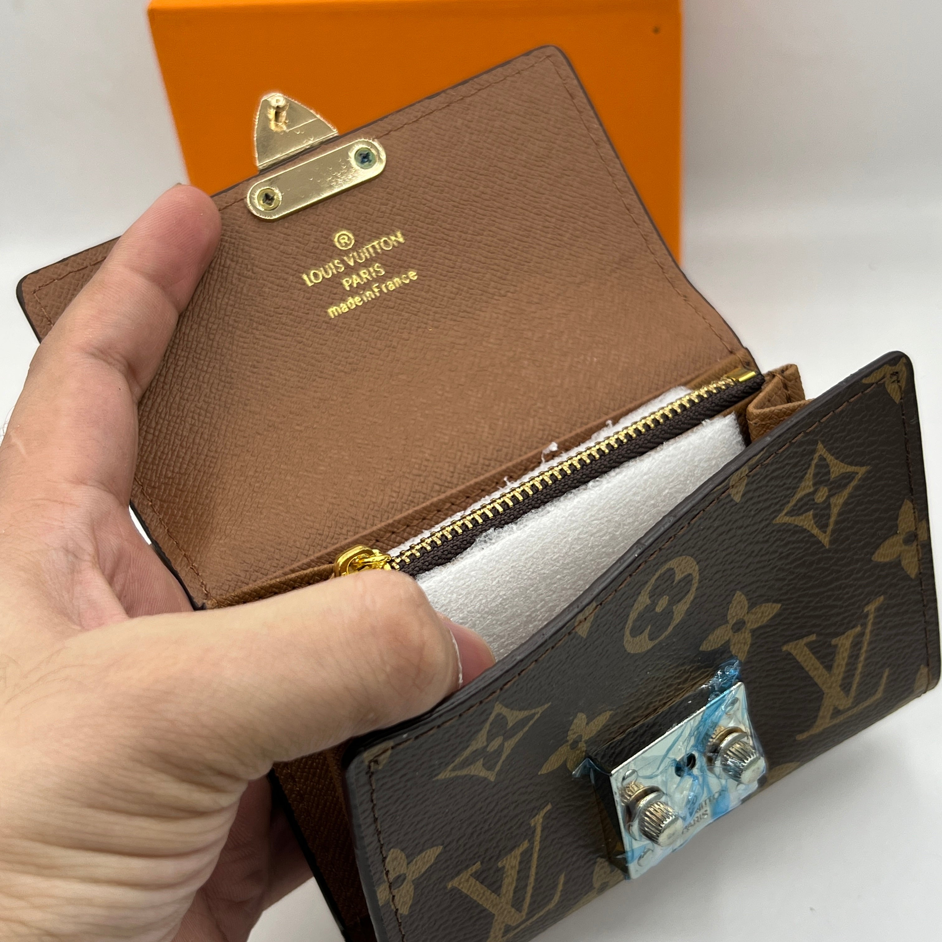 LV Classic Wallet WAL